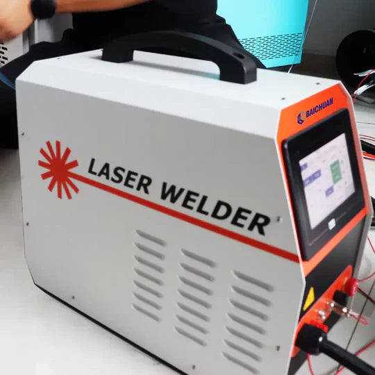 Máquina de Solda e Corte a Laser Portátil Multiprocesso 200A Proteção Térmica 4 em 1 Bivolt